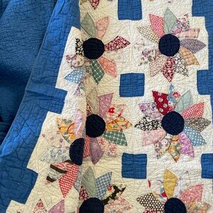 Vintage Handmade Dresden Plate Patchwork Quilt 86x70